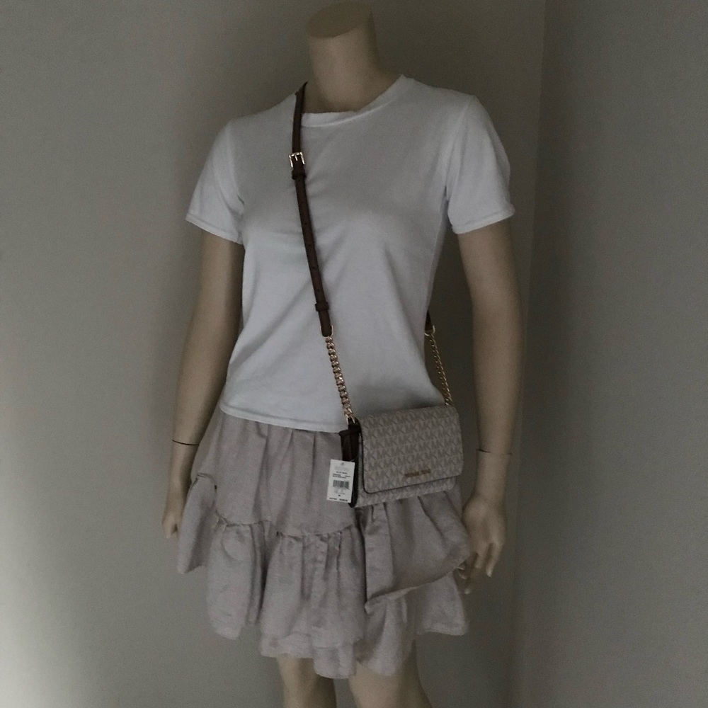 Michael Kors Purse🎈🎈 - Picture 5 of 11